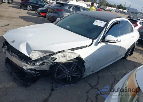2018 Mercedes-Benz E 300 z USA, uszkodzony, nr VIN WDDZF4JB5JA345152